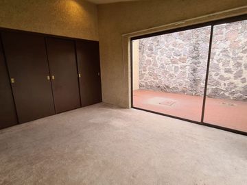 CASA EN VENTA EN TEPOTZOTLAN, ESTADO DE MÉXICO, INCLUYE NAVES INDUSTRIALES.