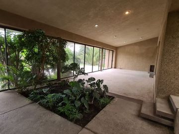 CASA EN VENTA EN TEPOTZOTLAN, ESTADO DE MÉXICO, INCLUYE NAVES INDUSTRIALES.