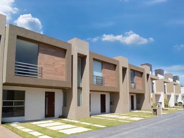 Casa exclusiva en  en venta. Privada, áreas verdes y cerca de todo