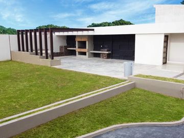 Casa exclusiva en  en venta. Privada, áreas verdes y cerca de todo