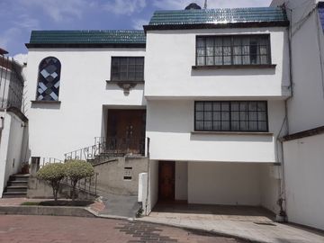 CASA EN CERRADA EN  COL. FLORIDA