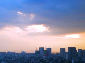 SEMI FURNISHED 3BR UNIT FOR SALE IN CITYLAND PASONG TAMO TOWER