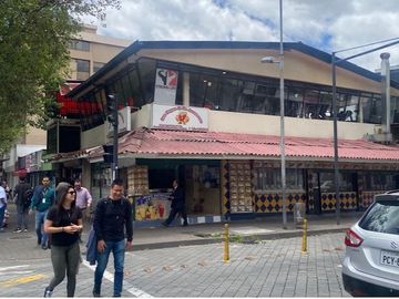 CASA COMERCIAL EN VENTA AV.AMAZONAS Y CARRION ESQUINA