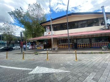 CASA COMERCIAL EN VENTA AV.AMAZONAS Y CARRION ESQUINA