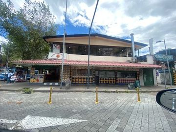 CASA COMERCIAL EN VENTA AV.AMAZONAS Y CARRION ESQUINA