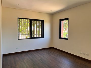 BEAUTIFUL AYALA SOUTHVALE HOUSE FOR SALE