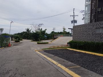 Pre-Selling Spacious 50.07 Sq.m 1 Bedroom Condo for Sale at Antara, Talisay near SRP, Cebu