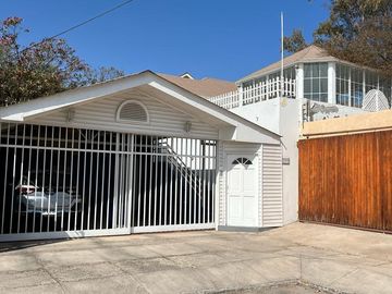 LINDA CASA CERRO RINCONES, JARDINES DEL SUR