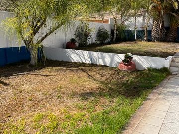 LINDA CASA CERRO RINCONES, JARDINES DEL SUR
