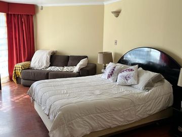 LINDA CASA CERRO RINCONES, JARDINES DEL SUR