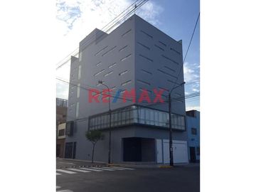 ID: 1055987  Vendo Moderno Edificio Comercial
