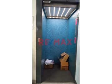 ID: 1055987  Vendo Moderno Edificio Comercial