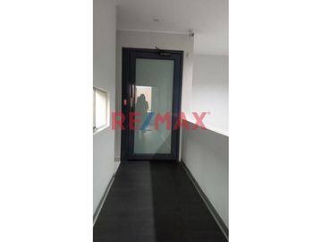 ID: 1055987  Vendo Moderno Edificio Comercial