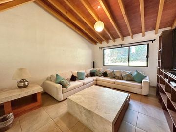 CASA EN VENTA EN EL CENTRO DE AVÁNDARO EN VALLE DE BRAVO