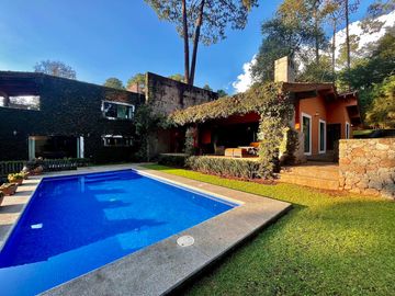 CASA EN VENTA EN EL CENTRO DE AVÁNDARO EN VALLE DE BRAVO