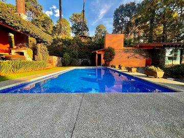 CASA EN VENTA EN EL CENTRO DE AVÁNDARO EN VALLE DE BRAVO