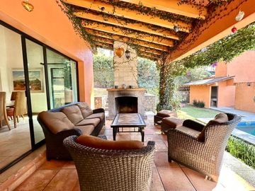 CASA EN VENTA EN EL CENTRO DE AVÁNDARO EN VALLE DE BRAVO