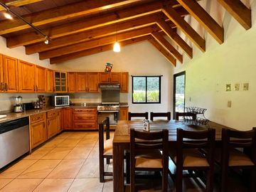 CASA EN VENTA EN EL CENTRO DE AVÁNDARO EN VALLE DE BRAVO
