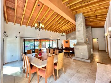 CASA EN VENTA EN EL CENTRO DE AVÁNDARO EN VALLE DE BRAVO