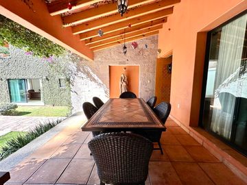 CASA EN VENTA EN EL CENTRO DE AVÁNDARO EN VALLE DE BRAVO