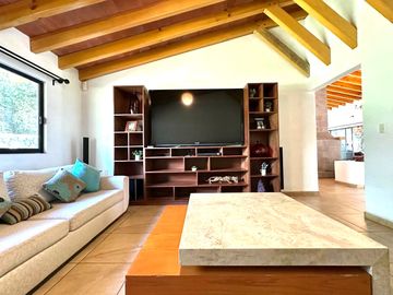 CASA EN VENTA EN EL CENTRO DE AVÁNDARO EN VALLE DE BRAVO