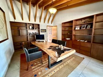 CASA EN VENTA EN EL CENTRO DE AVÁNDARO EN VALLE DE BRAVO