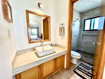 CASA EN VENTA EN EL CENTRO DE AVÁNDARO EN VALLE DE BRAVO