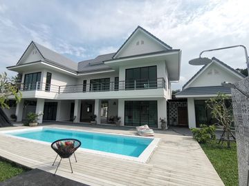 Pool Villa On The Plot Of 1344 Sq.M. In Bangsaray