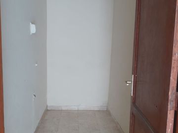 Vendo casa amplia de 210m² en primer piso + estacionamiento