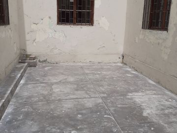 Vendo casa amplia de 210m² en primer piso + estacionamiento