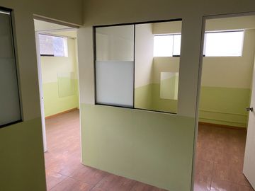 ALQUILO OFICINAS Y/O CONSULTORIOS EN BATALLON CALLAO SUR, CHACARILLA