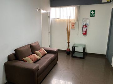 ALQUILO OFICINAS Y/O CONSULTORIOS EN BATALLON CALLAO SUR, CHACARILLA