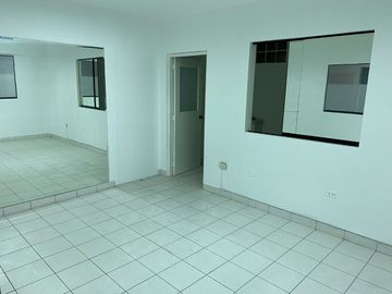 ALQUILO OFICINAS Y/O CONSULTORIOS EN BATALLON CALLAO SUR, CHACARILLA