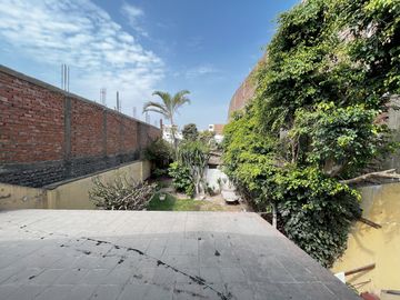 VENDO CHORRILLOS ATRACTIVO TERRENO 300M2 PARAMETROS PARA 6 PISOS
