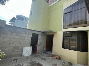 CASA DE TRES PISOS CON LOCAL COMERCIAL EN VENTA EN LA PRIMERO DE MAYO PORTOVIEJO