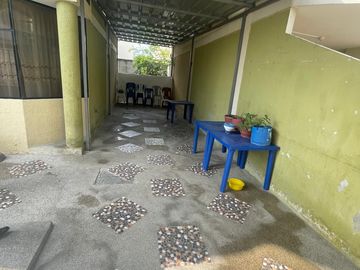 CASA DE TRES PISOS CON LOCAL COMERCIAL EN VENTA EN LA PRIMERO DE MAYO PORTOVIEJO