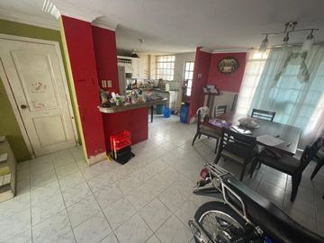 CASA DE TRES PISOS CON LOCAL COMERCIAL EN VENTA EN LA PRIMERO DE MAYO PORTOVIEJO