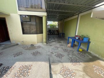 CASA DE TRES PISOS CON LOCAL COMERCIAL EN VENTA EN LA PRIMERO DE MAYO PORTOVIEJO