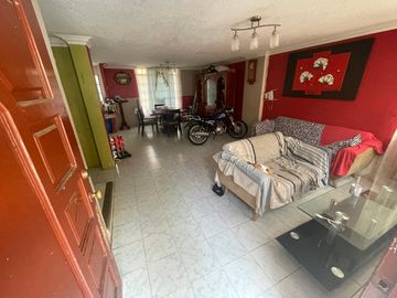 CASA DE TRES PISOS CON LOCAL COMERCIAL EN VENTA EN LA PRIMERO DE MAYO PORTOVIEJO