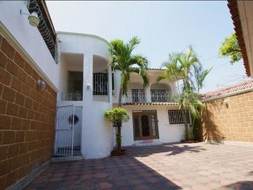 EN VENTA CASA EN FRACCIONAMIENTO RESIDENCIAL CERRADO EN JARDINES DE SATELITE