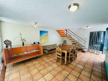 Propiedad para remodelar en el Centro de Cuernavaca: Casa para Remodelar con Departamentos y Local Comercial