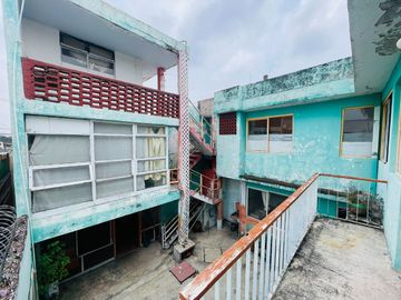 Propiedad para remodelar en el Centro de Cuernavaca: Casa para Remodelar con Departamentos y Local Comercial