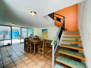Propiedad para remodelar en el Centro de Cuernavaca: Casa para Remodelar con Departamentos y Local Comercial