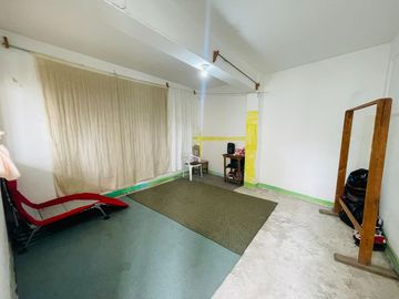 Propiedad para remodelar en el Centro de Cuernavaca: Casa para Remodelar con Departamentos y Local Comercial