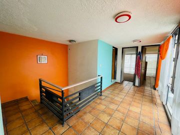 Propiedad para remodelar en el Centro de Cuernavaca: Casa para Remodelar con Departamentos y Local Comercial