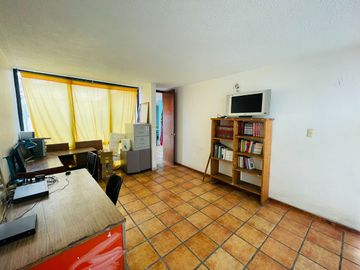 Propiedad para remodelar en el Centro de Cuernavaca: Casa para Remodelar con Departamentos y Local Comercial