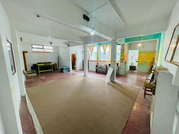 Propiedad para remodelar en el Centro de Cuernavaca: Casa para Remodelar con Departamentos y Local Comercial