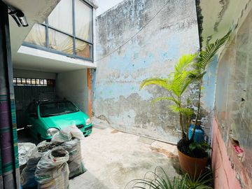 Propiedad para remodelar en el Centro de Cuernavaca: Casa para Remodelar con Departamentos y Local Comercial