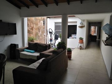 maravillosa casa en el limonar, excelente ubicacion y distribucion