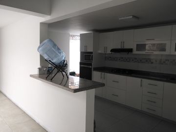 maravillosa casa en el limonar, excelente ubicacion y distribucion